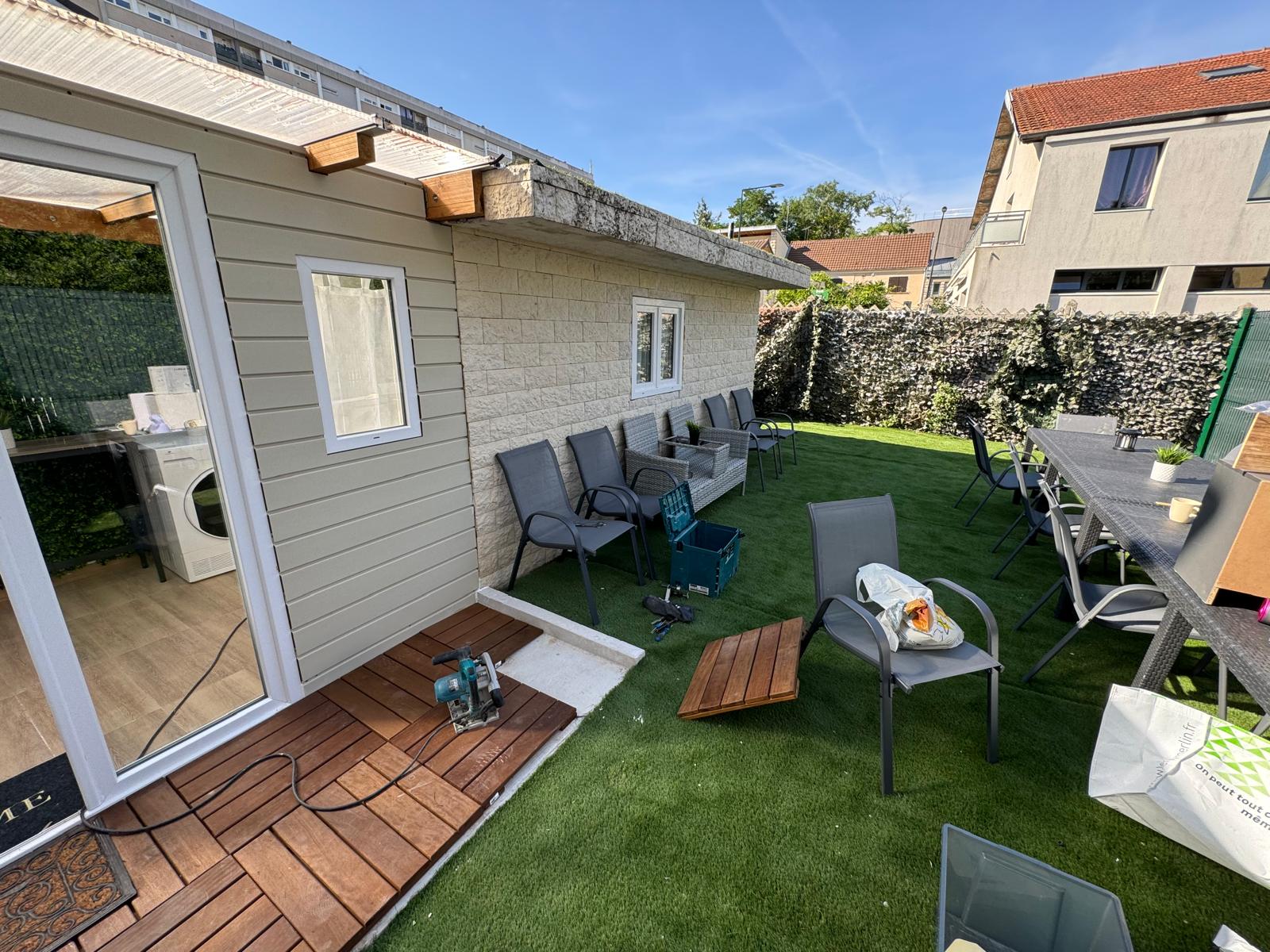 Aménagement cabanon, cour. Fin de travaux_