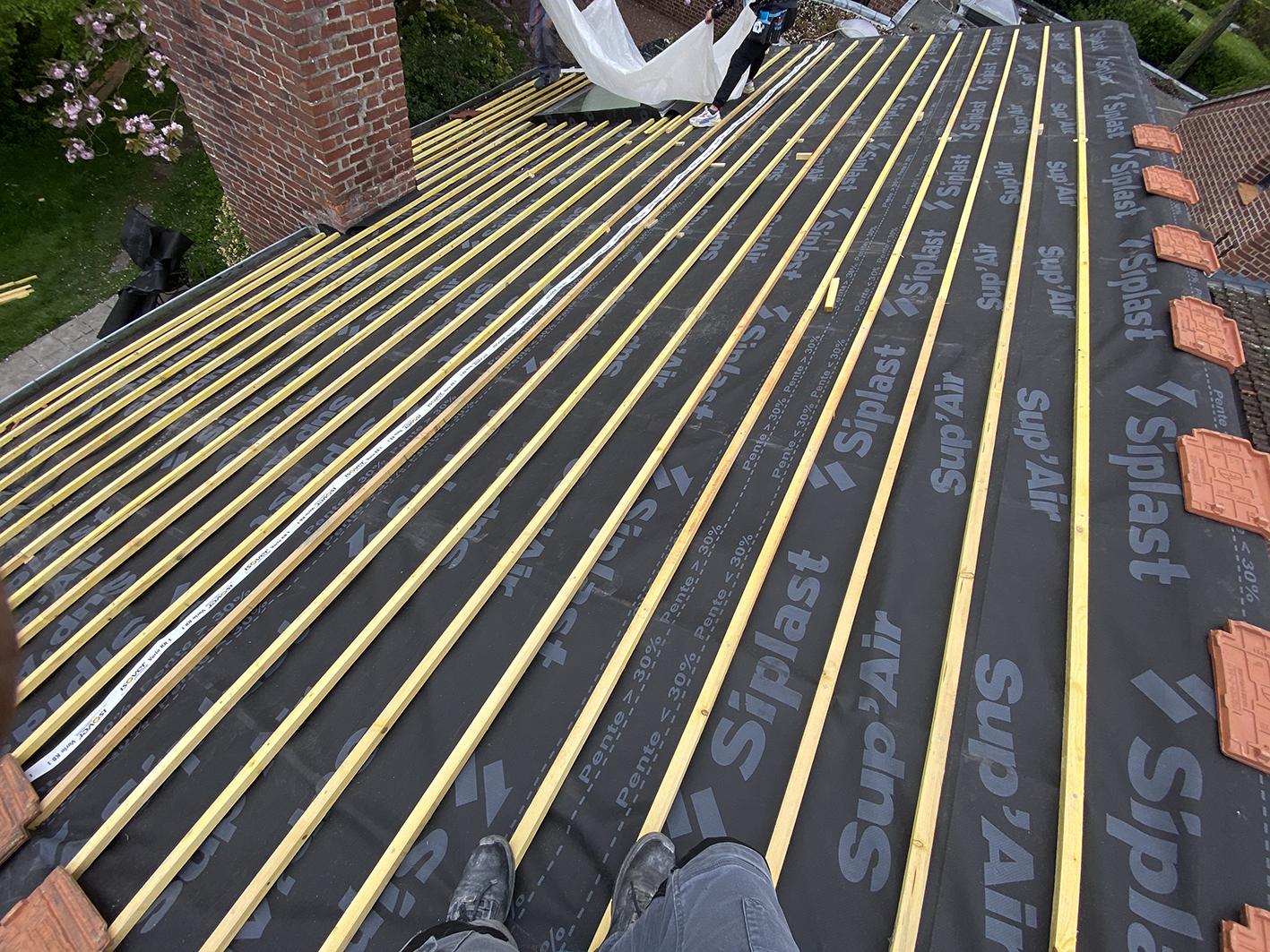 Posé écran sous tuile et liteaunage