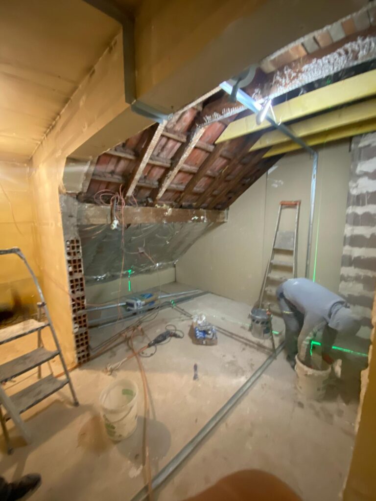 Image avant chantier 1 : Avant rénovation d’une salle de bain sous combles